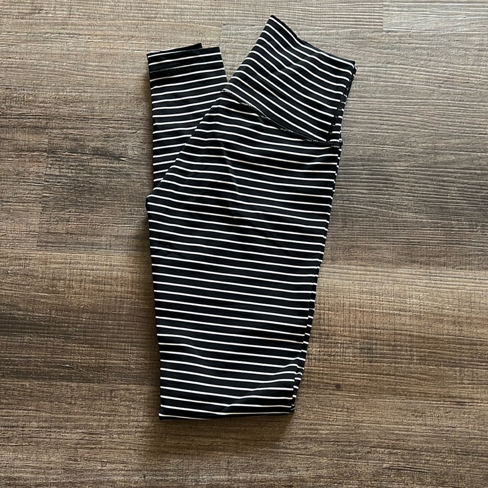 Lululemon Wunder Under 28” - Size 4